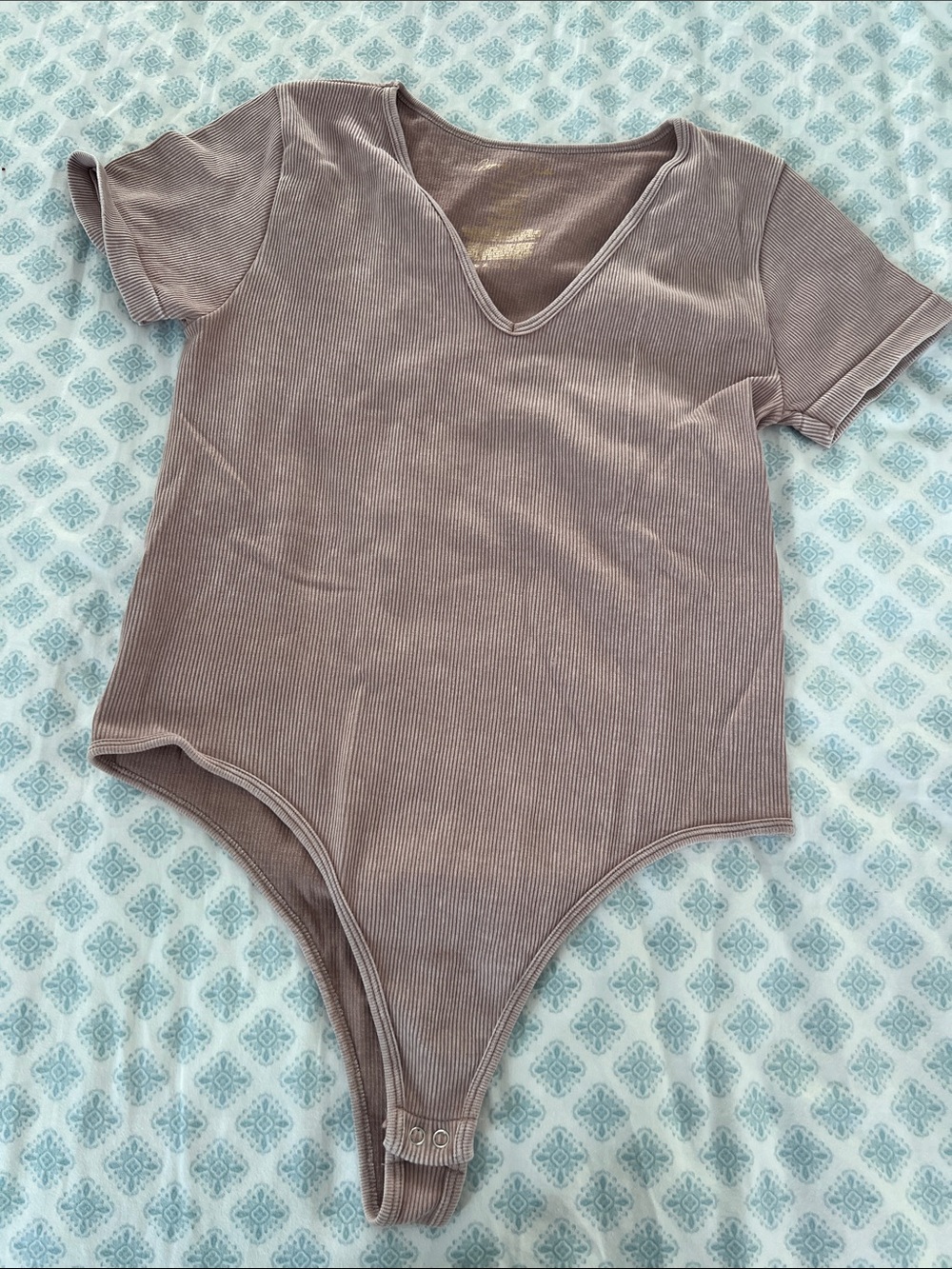 Ribbed V-Neck Short Sleeve Bodysuit in Mauve Taupe